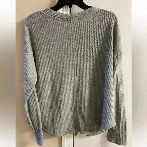 Socialite grey button tie front thermal ribbed top. Medium - Picture 4 of 6